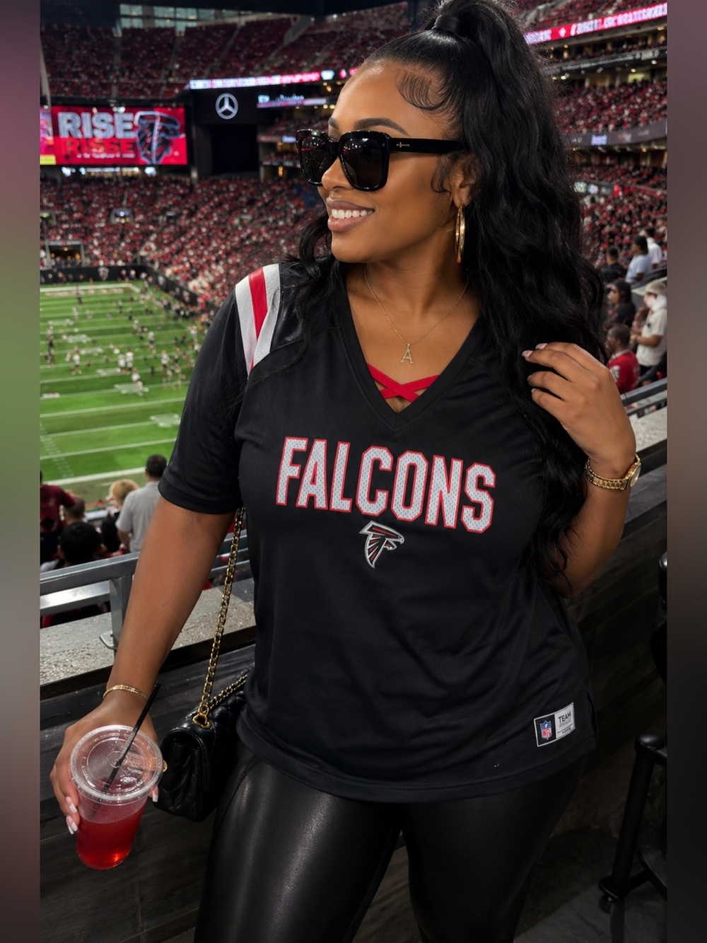 NWT Atlanta Falcons Women’s XL NFL Team Apparel V-Neck Game Day Shirt Black